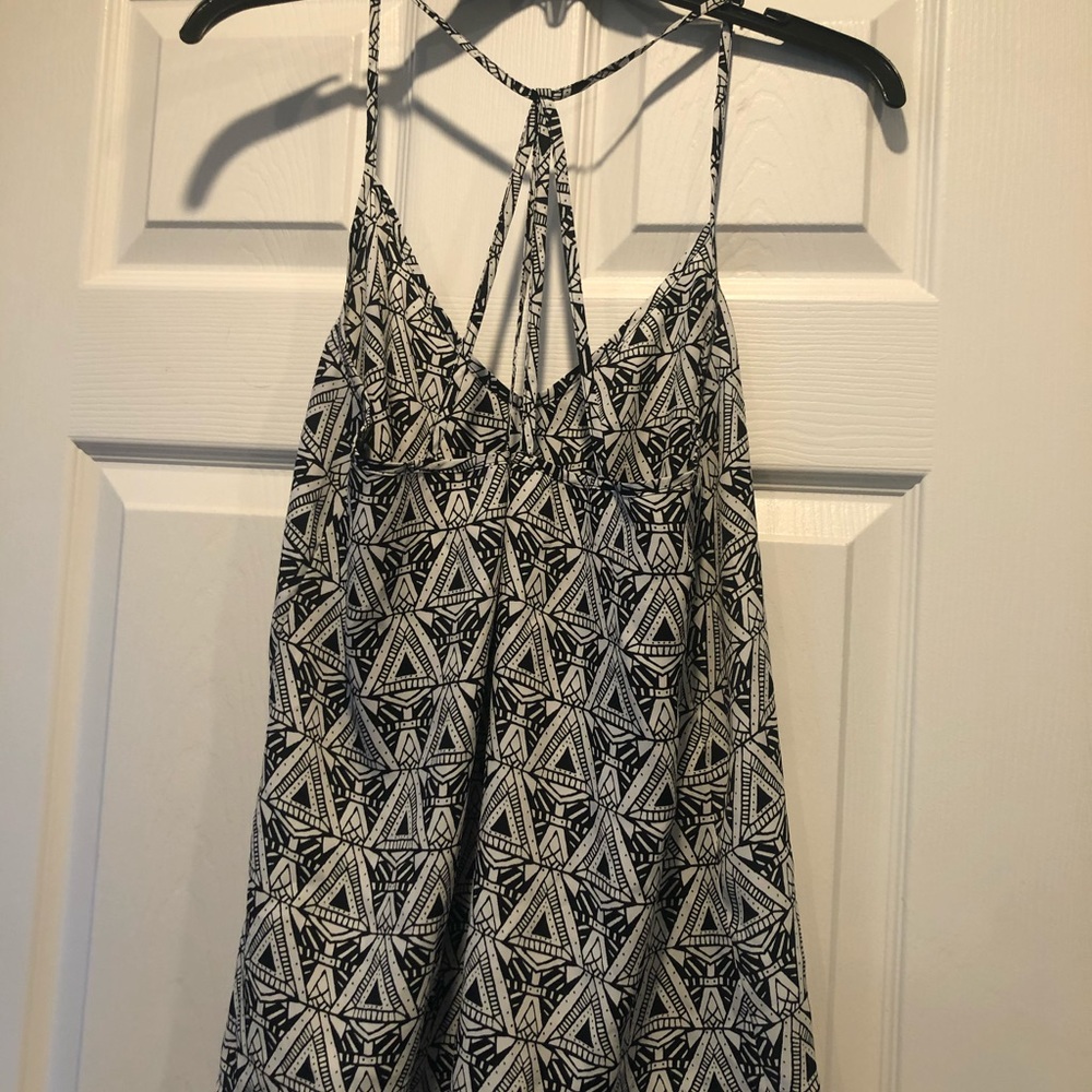 Black and White design top